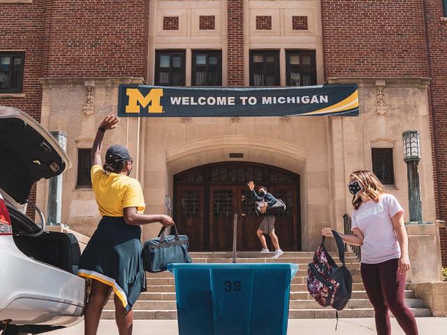 Photo of students moving their possessions into a U-M residence hall